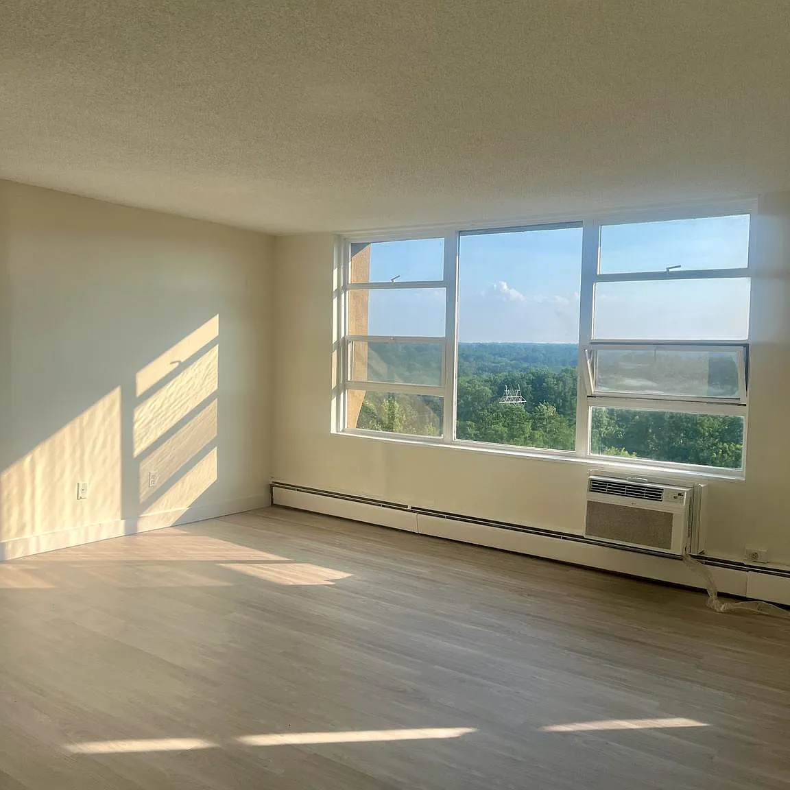 Radnor House Condominium — Photo 1