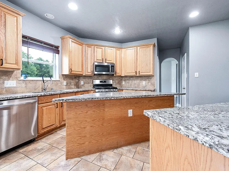 3720 Armand Dr — Photo 16