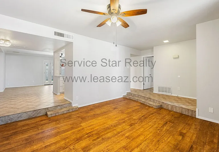 5513 W Waltann Ln — Photo 8