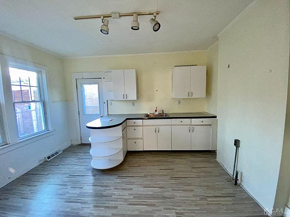 3rd image of 575 Centennial Ave