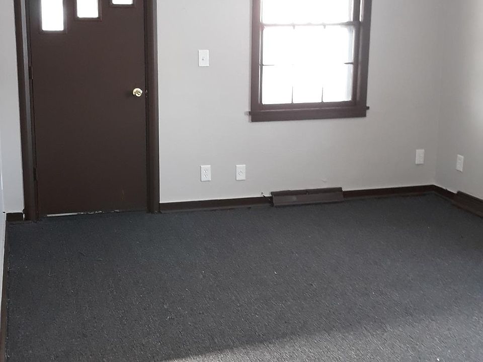 1st image of 32 Crane Pl