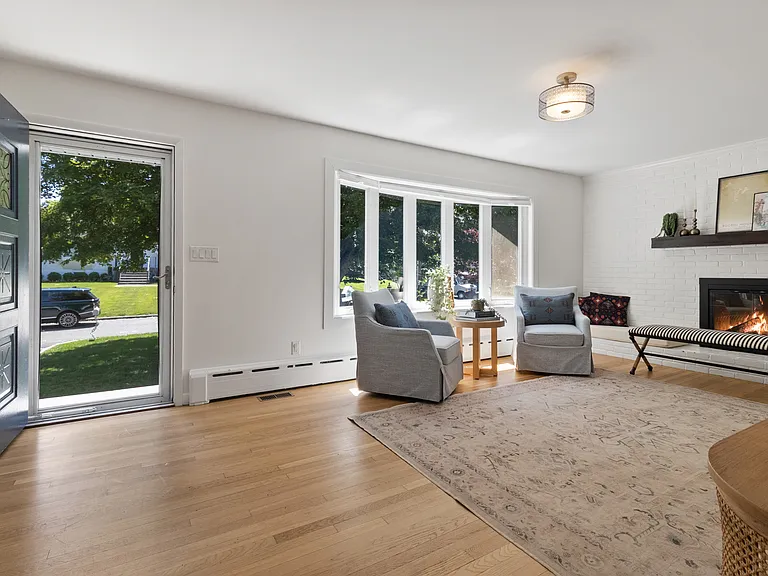 9 Deluca Dr — Photo 3