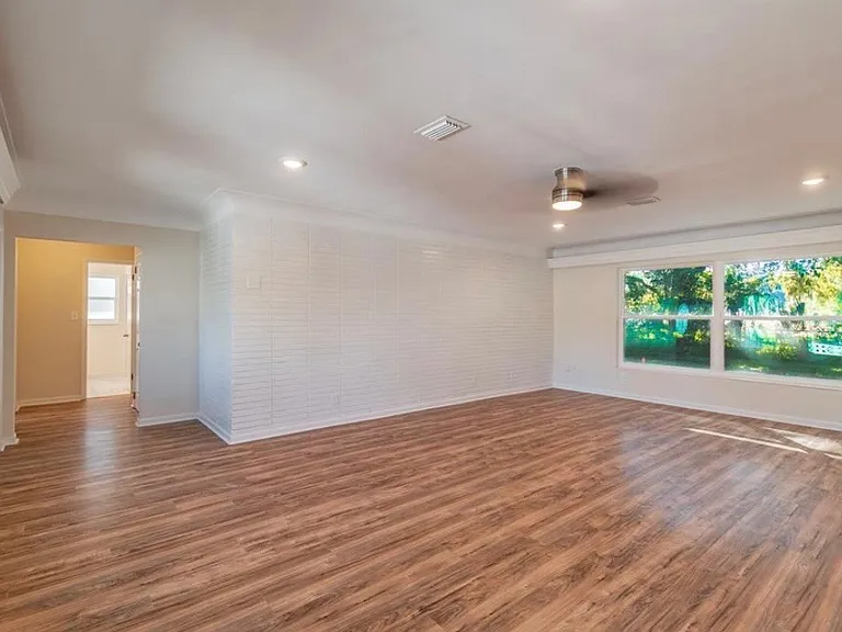 9450 W Green Bay Ln — Photo 3