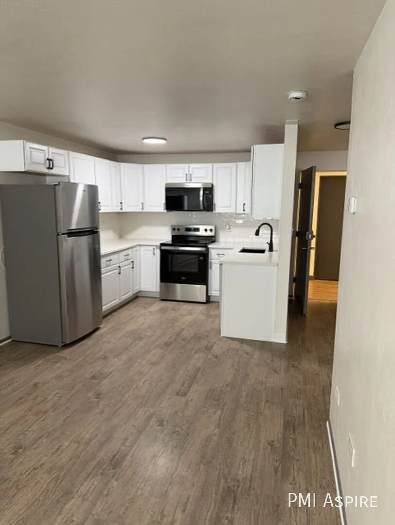 1 Bedroom 1 Bath Apartment Modern Sloan's Lake Living | Stylish Apartments Near Downtown Denver — Photo 2