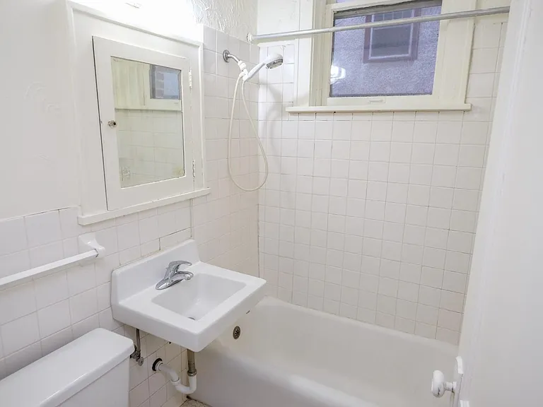 Pleasant Avenue Apartments — Photo 12