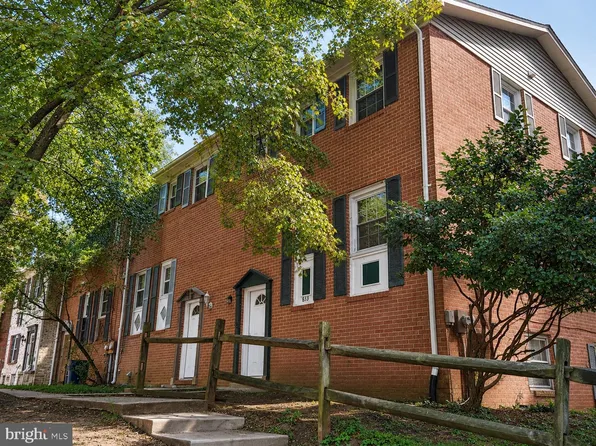 830 Calvert Towne Dr, Prince Frederick, MD 20678