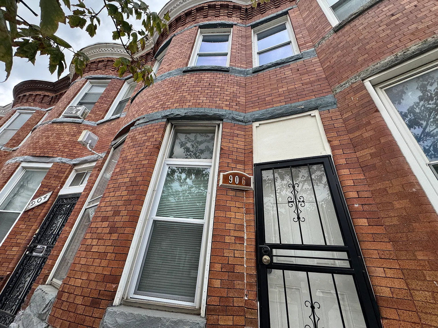 4 bed, 1352 sqft, $1,500 — Photo 2