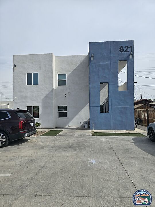 1st image of 821 E 4th St