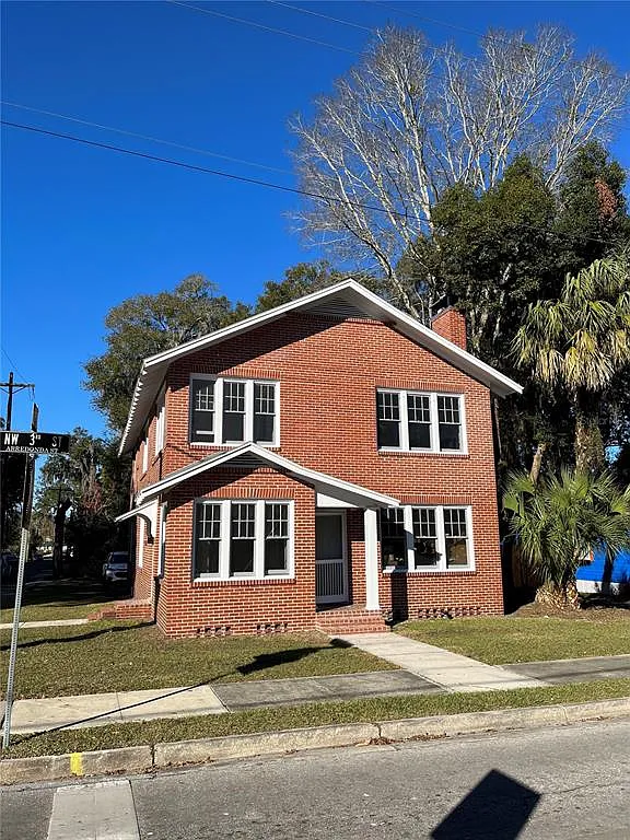 4 bed, 2.0 bath, 1420 sqft, $2,400 — Photo 1