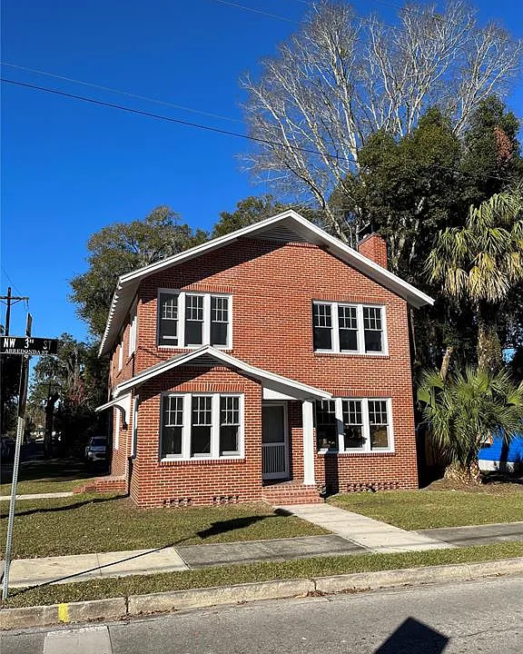 204 NW 3rd St