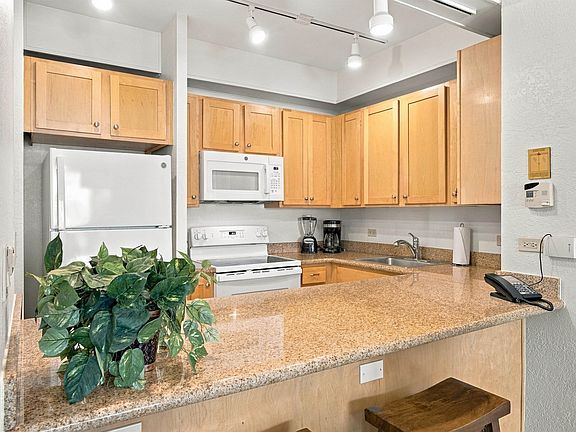 3rd image of 3445 Lower Honoapiilani Rd #254