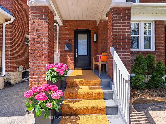 3rd image of 44 Harwood Rd