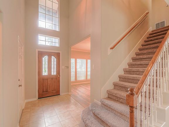 4th image of 902 N Wellsford Dr