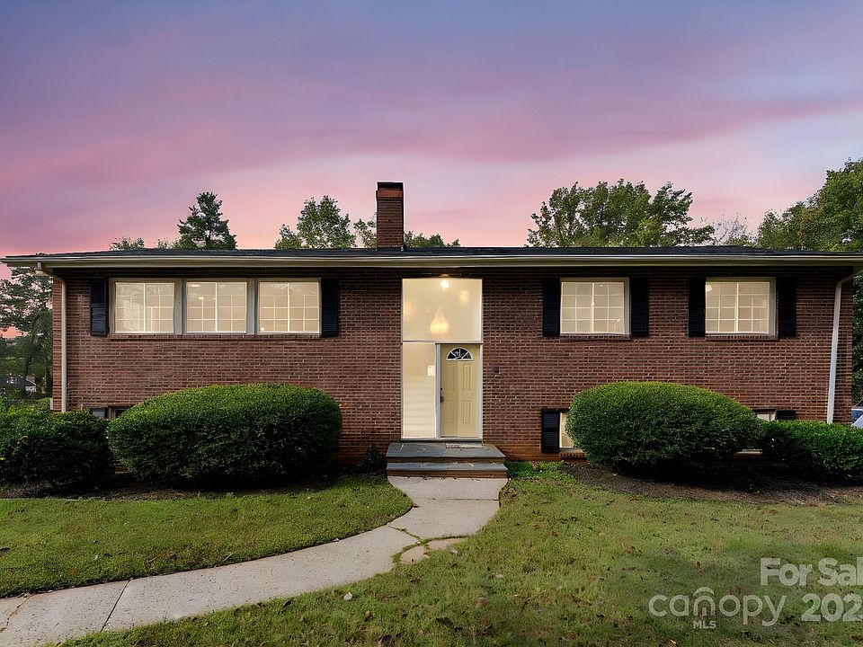 1st image of 3327 Deerwood Dr