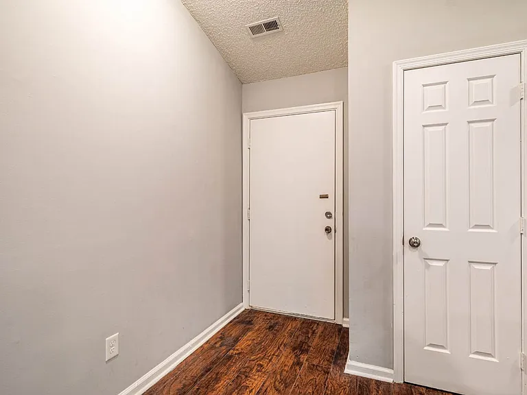 1320 Park Glen Dr #304 — Photo 3