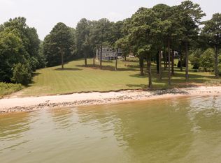 374 Sheppards Lndg, Christchurch, VA 23031