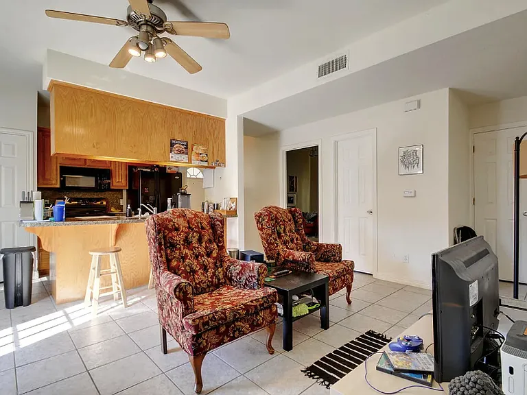 2500 Leon St #202 — Photo 13