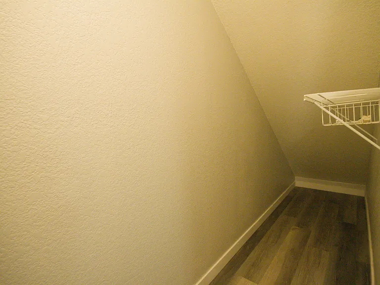1819 Skyline Ct S — Photo 15