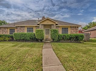 1052 Twin Creek Dr, Desoto, TX