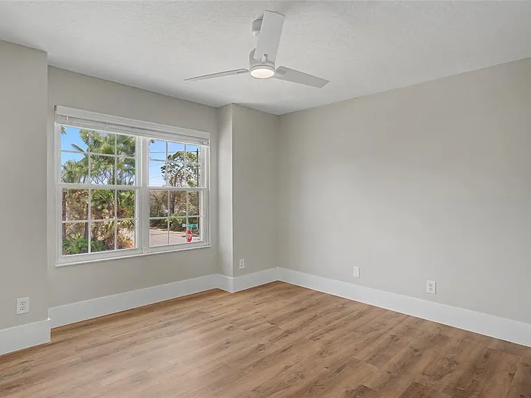 11462 Commercial St — Photo 33