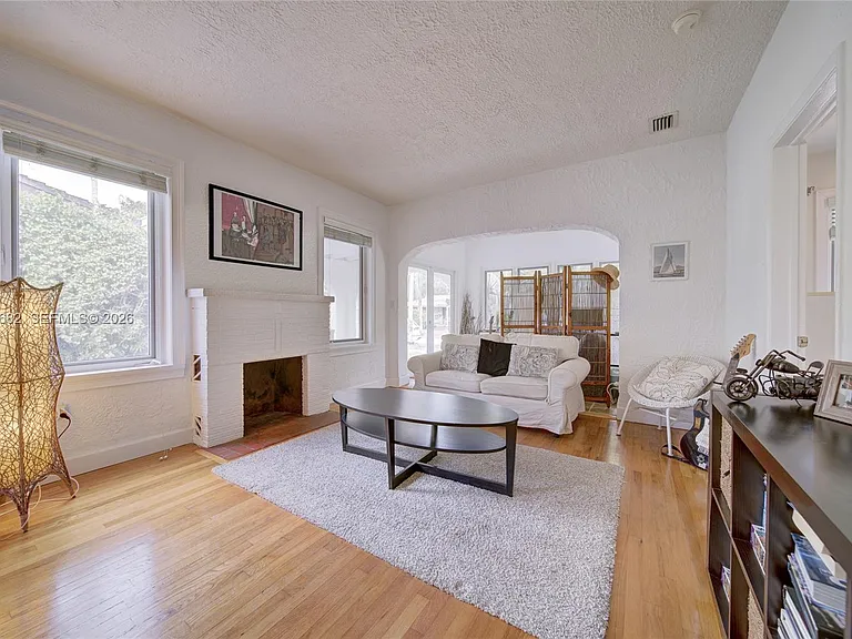 1212 Medina Ave — Photo 7