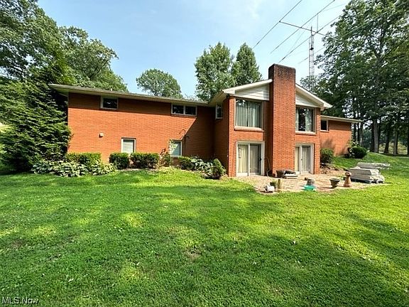 3rd image of 3029 Woodland Dr