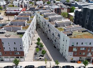 Ave V, Philadelphia, PA 19122