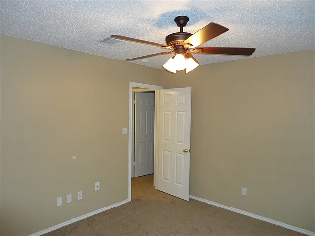 1000 Silverstone Ln — Photo 8