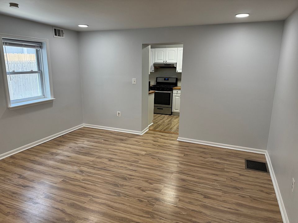 1st image of 934 New Market St APT 1