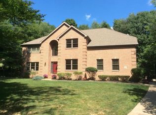 1266 Stratford Woods Dr, Newark, OH 43055