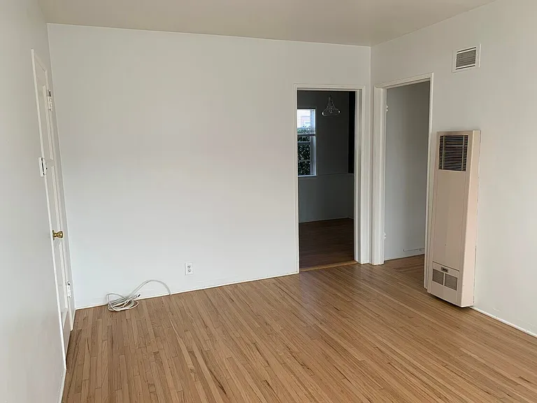 1044 Ocean Park Blvd #B — Photo 4
