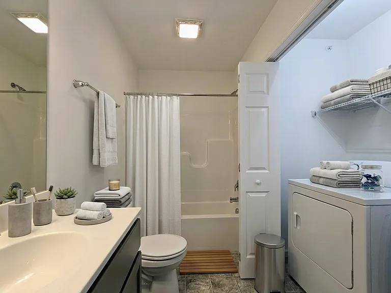 Towns Edge Apartments — Photo 13