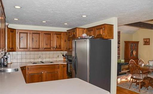 4th image of 160 Deerfield Dr