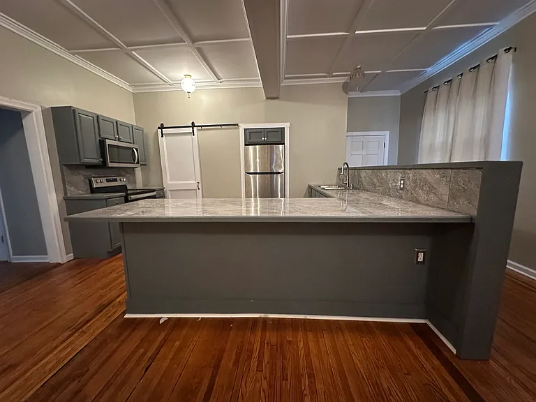 Kitchen with Bar - Nice counter space and plentiful cabinetry - Stainless Steel Appliances / Pantry