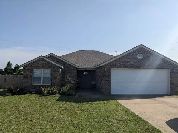 911 Mulberry St SW, Gravette, AR 72736