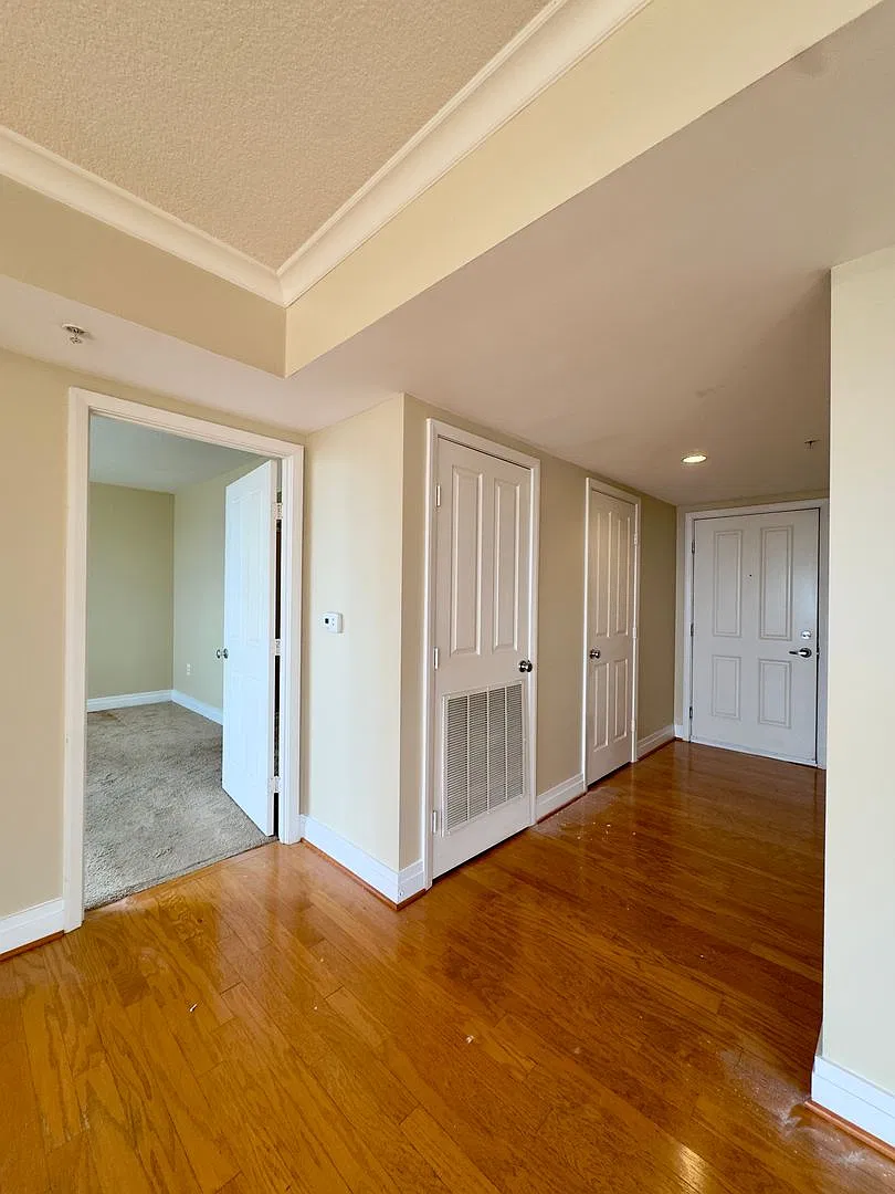 Charming 2BD/2BR Condo Unit with Private Balcony & 2 Assigned Parking in Downtown Baltimore! — Photo 2