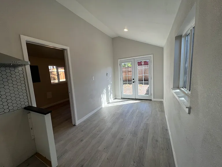 4533 Fillmore St #B — Photo 4