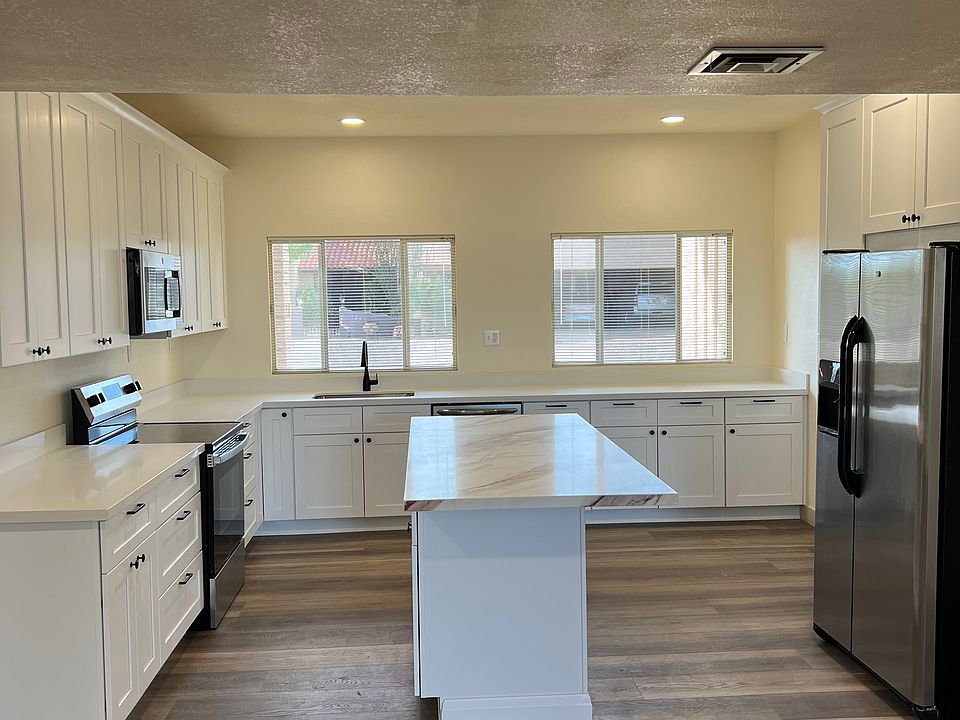 1st image of 1018 W Estate Dr
