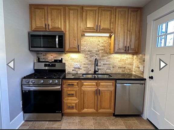 5th image of 2754 Indianola Ave APT B