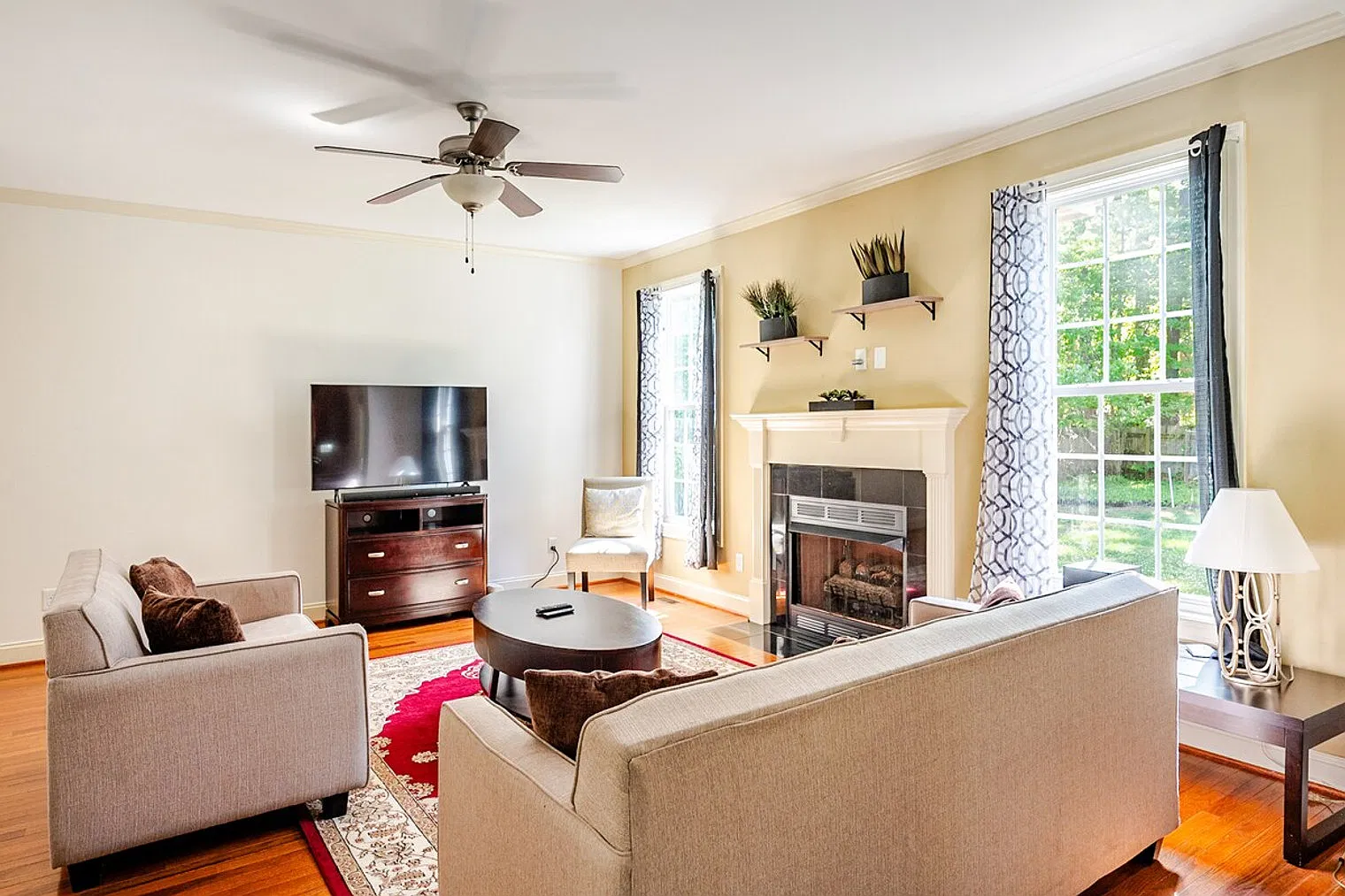 4 bed, 2.5 bath, $7,122 — Photo 3