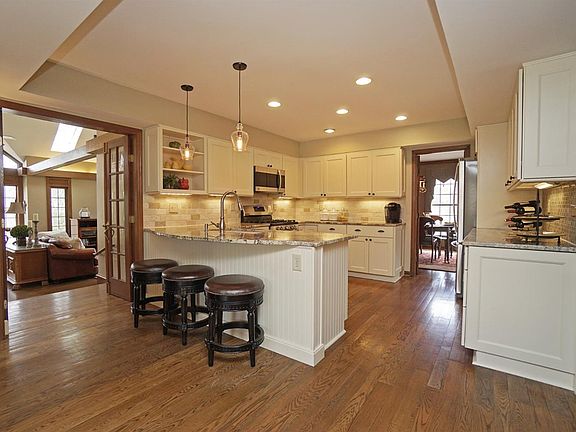 5th image of 5937 Creekview Dr