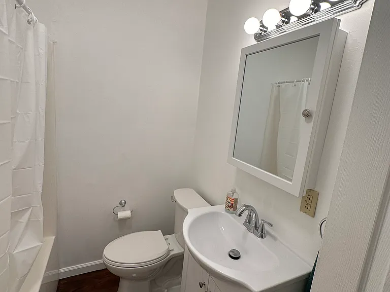 212 Eisenhower Dr — Photo 6