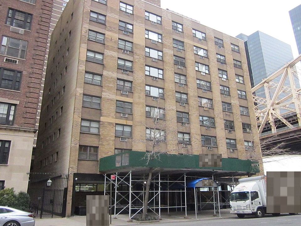 2nd image of 40 Sutton Pl Unit S