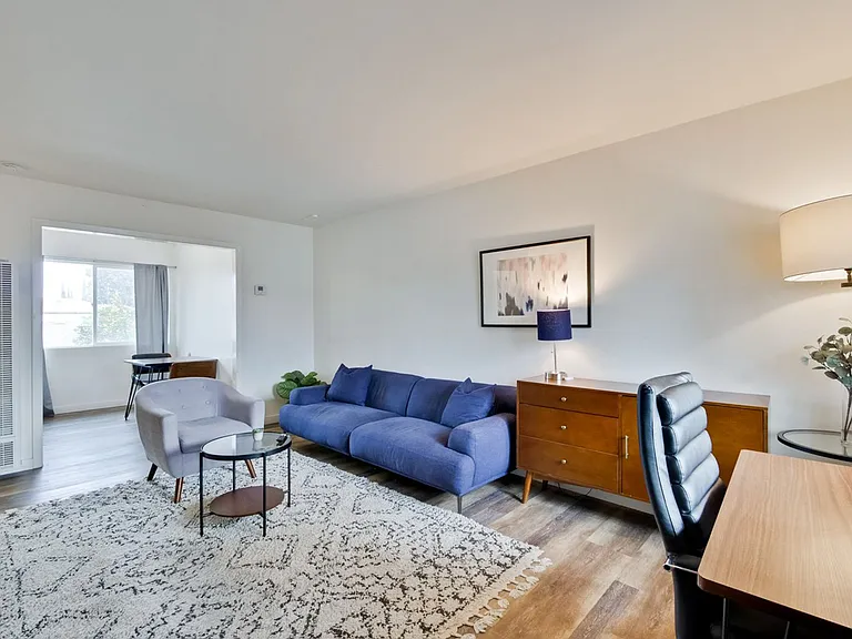 193 Redwood Avenue — Photo 2
