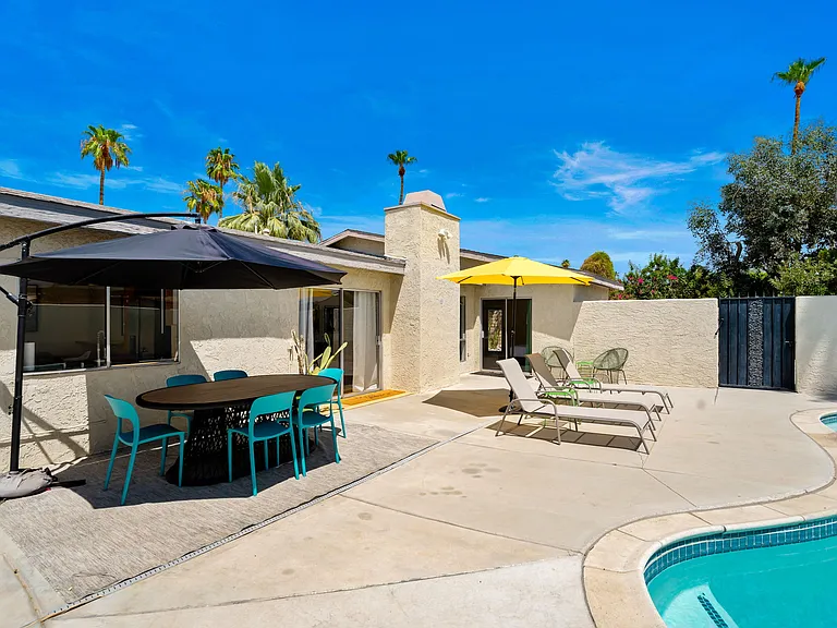 864 S Mountain View Dr — Photo 17