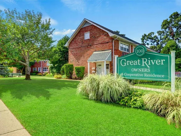 100 Connetquot Avenue #11, East Islip, NY 11730