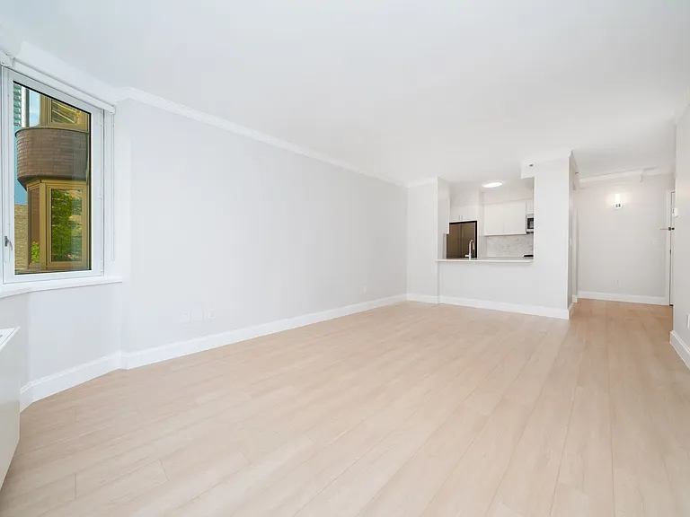 140 Riverside Blvd #402 — Photo 3