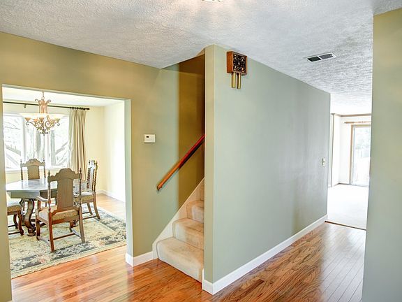 3rd image of 742 Fawcett Dr
