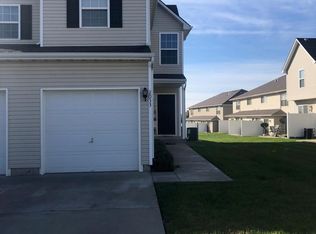 2033 Hickoryleaf Ln, Raymore, MO 64083