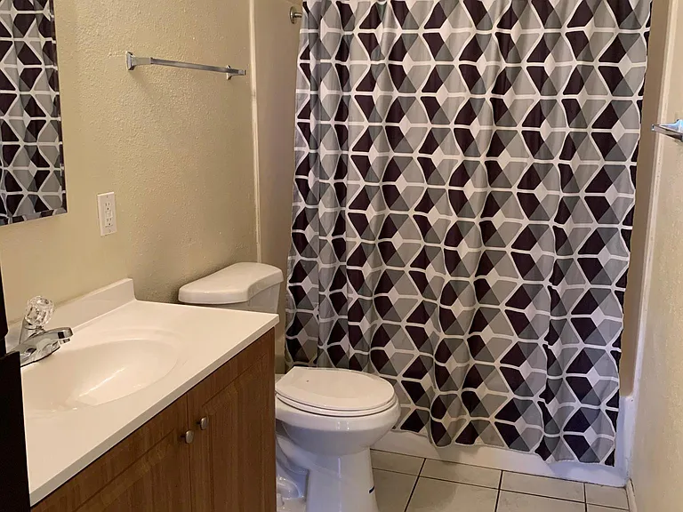 415 W 10th St #10 — Photo 6